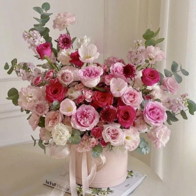 Luxury Blooms  Delivery