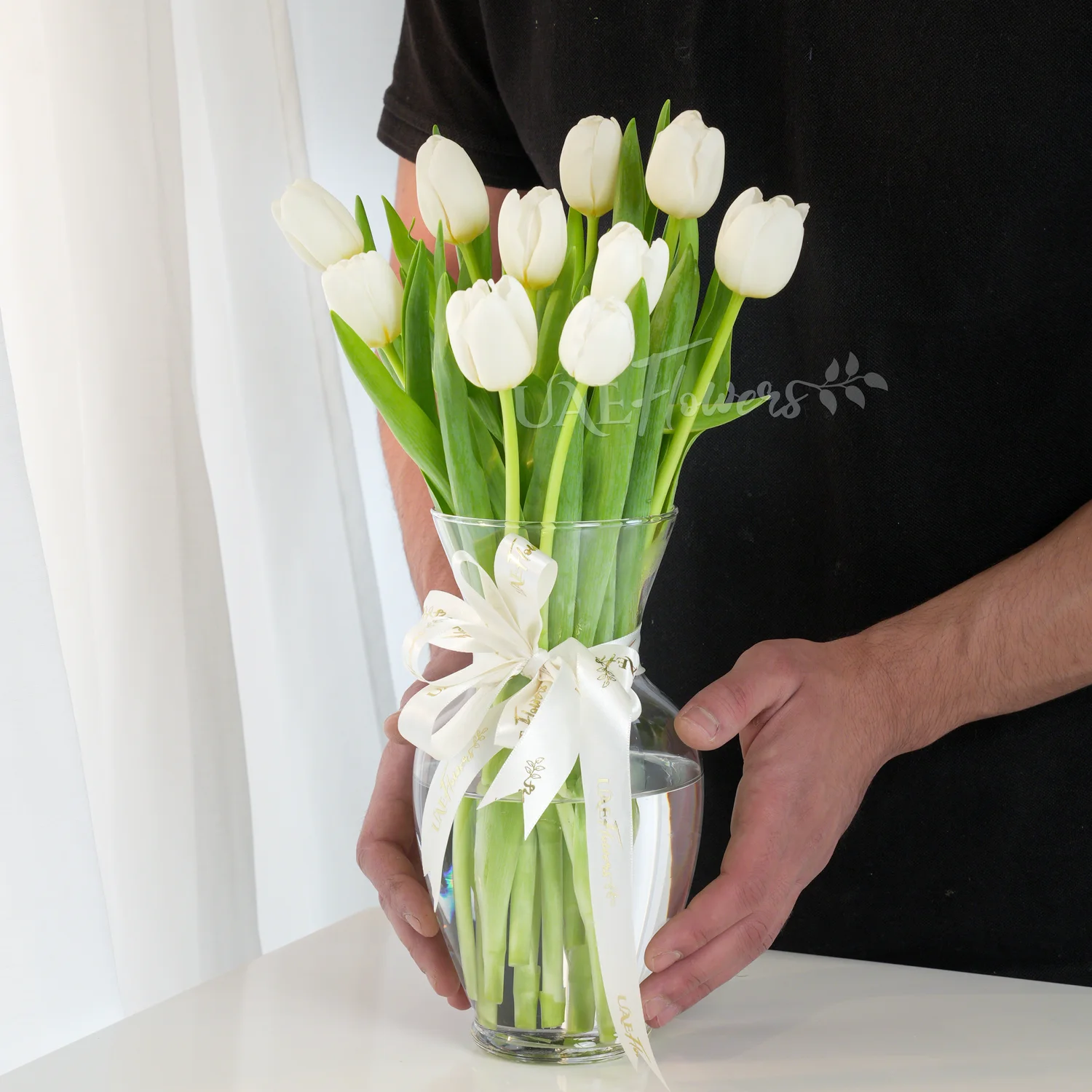 10 white tulips in a glass vase, 1 kg chocolate cake and 10 mix latex balloons.