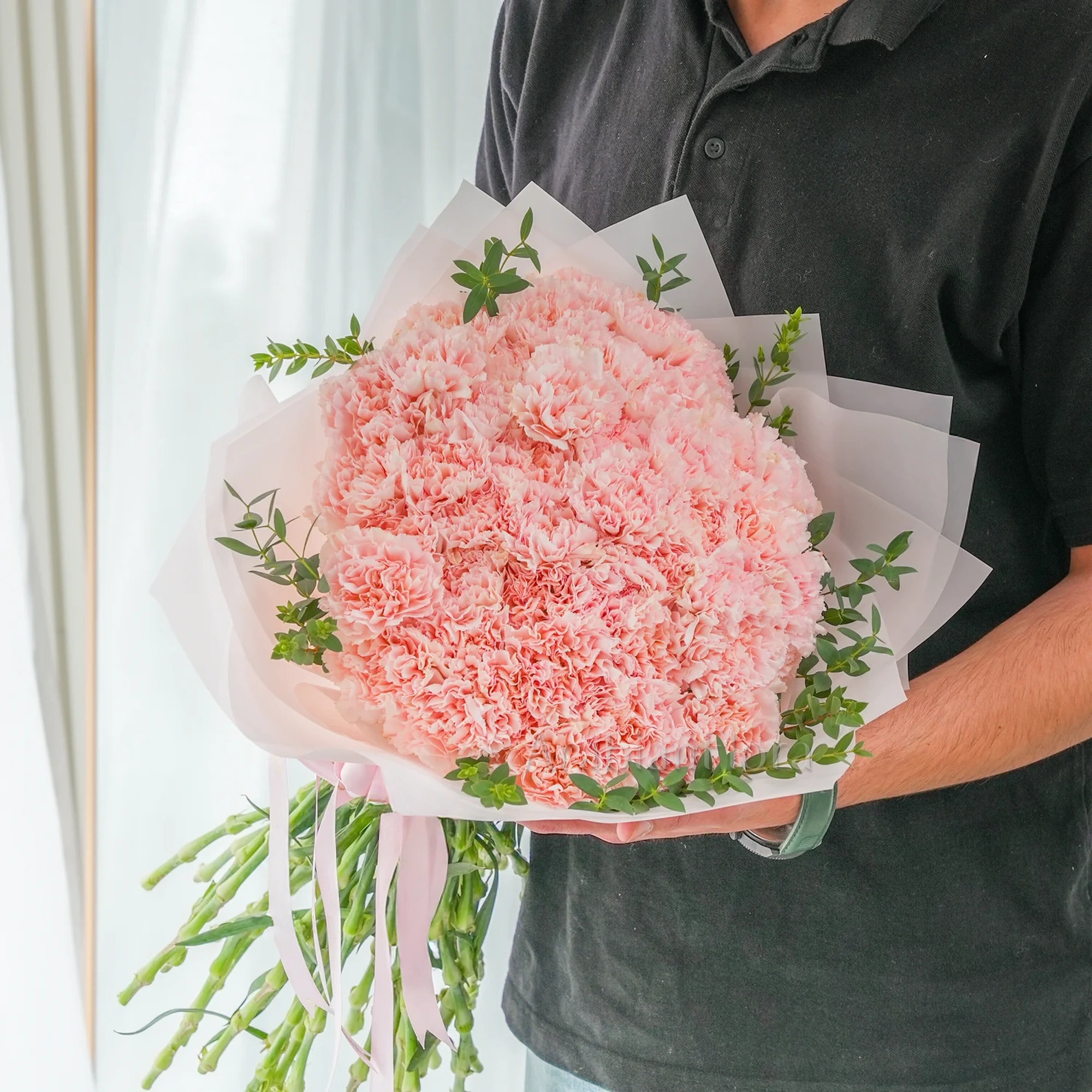 Bouquet of 40 pink carnations with green fillers