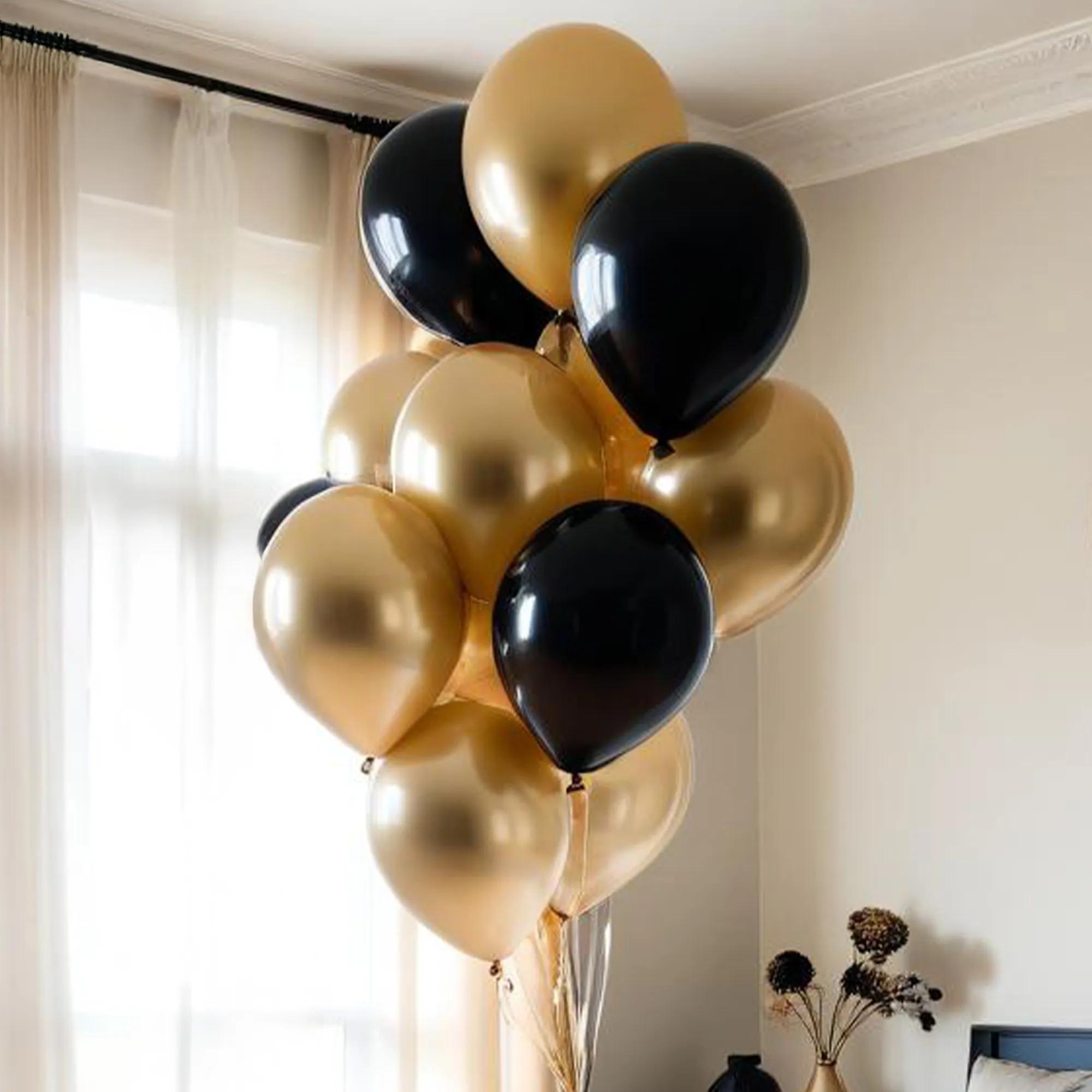 Set of 5 black & 5 Latex golden balloons.