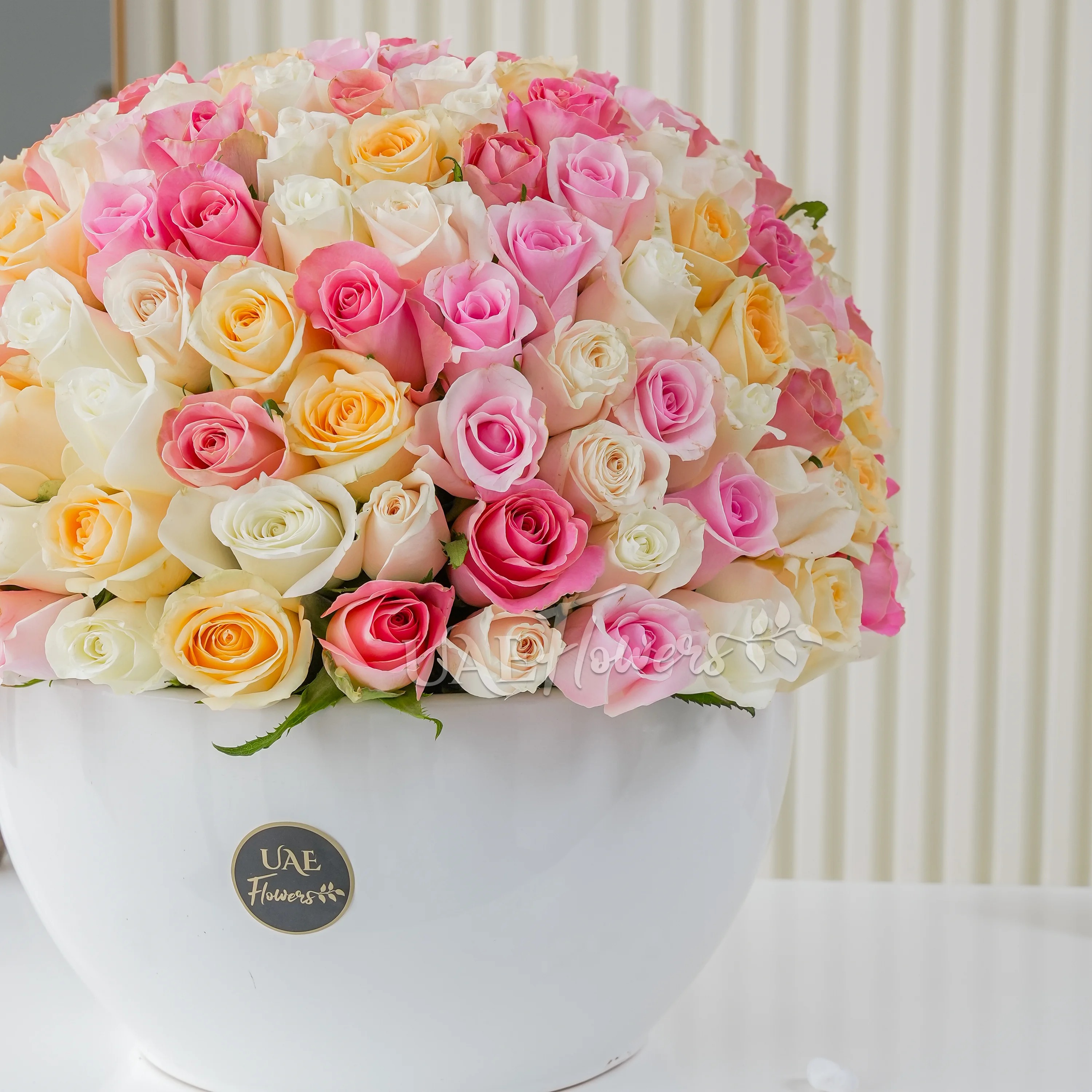 100 Mixed Pastel Roses In Ceramic Vase