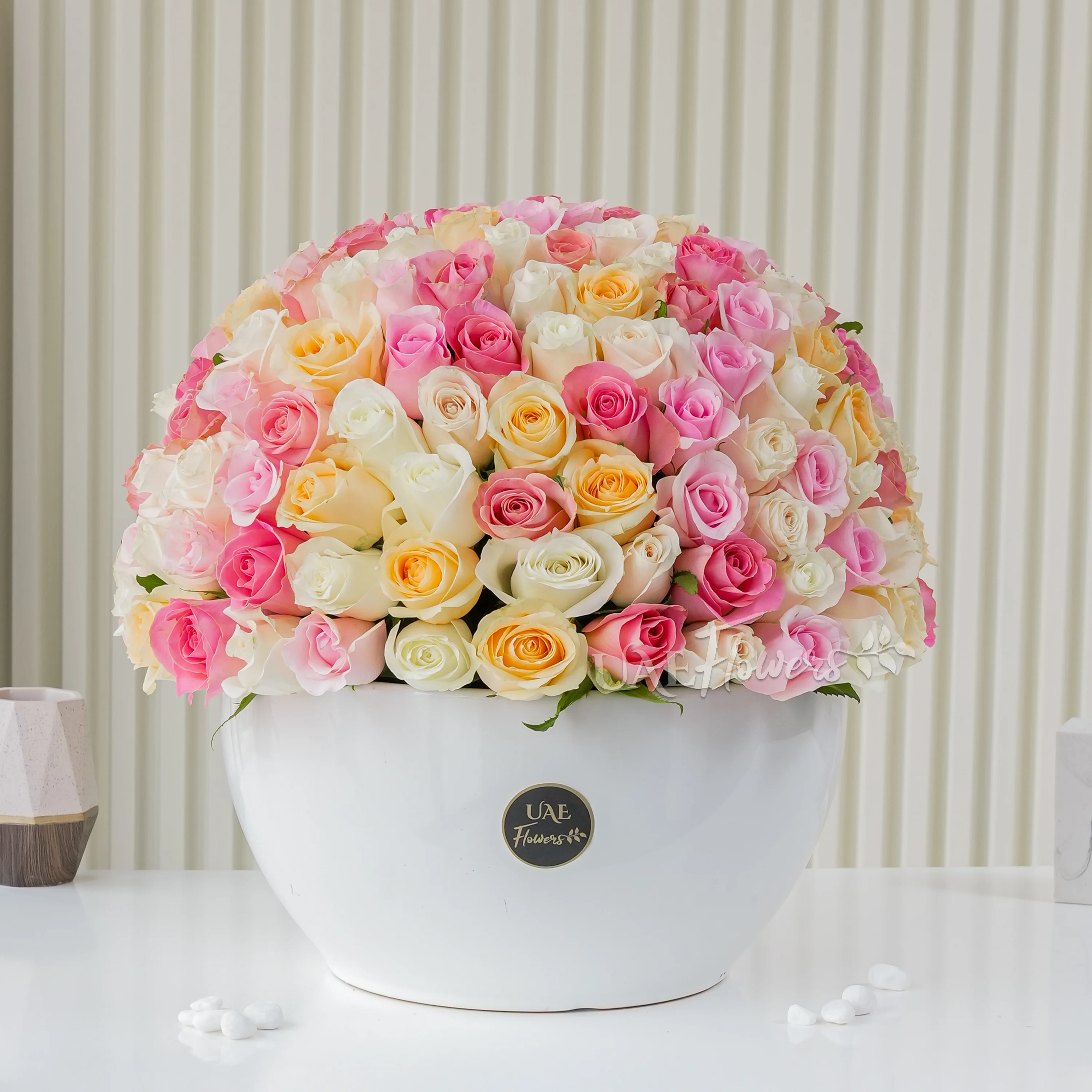 100 Mixed Pastel Roses In Ceramic Vase