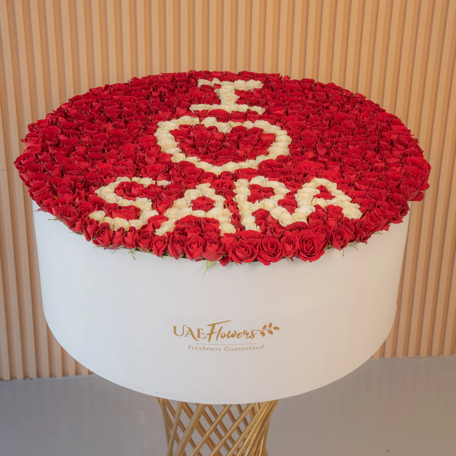 XXXXL box arrangement of 500 buds of red roses & spray roses.