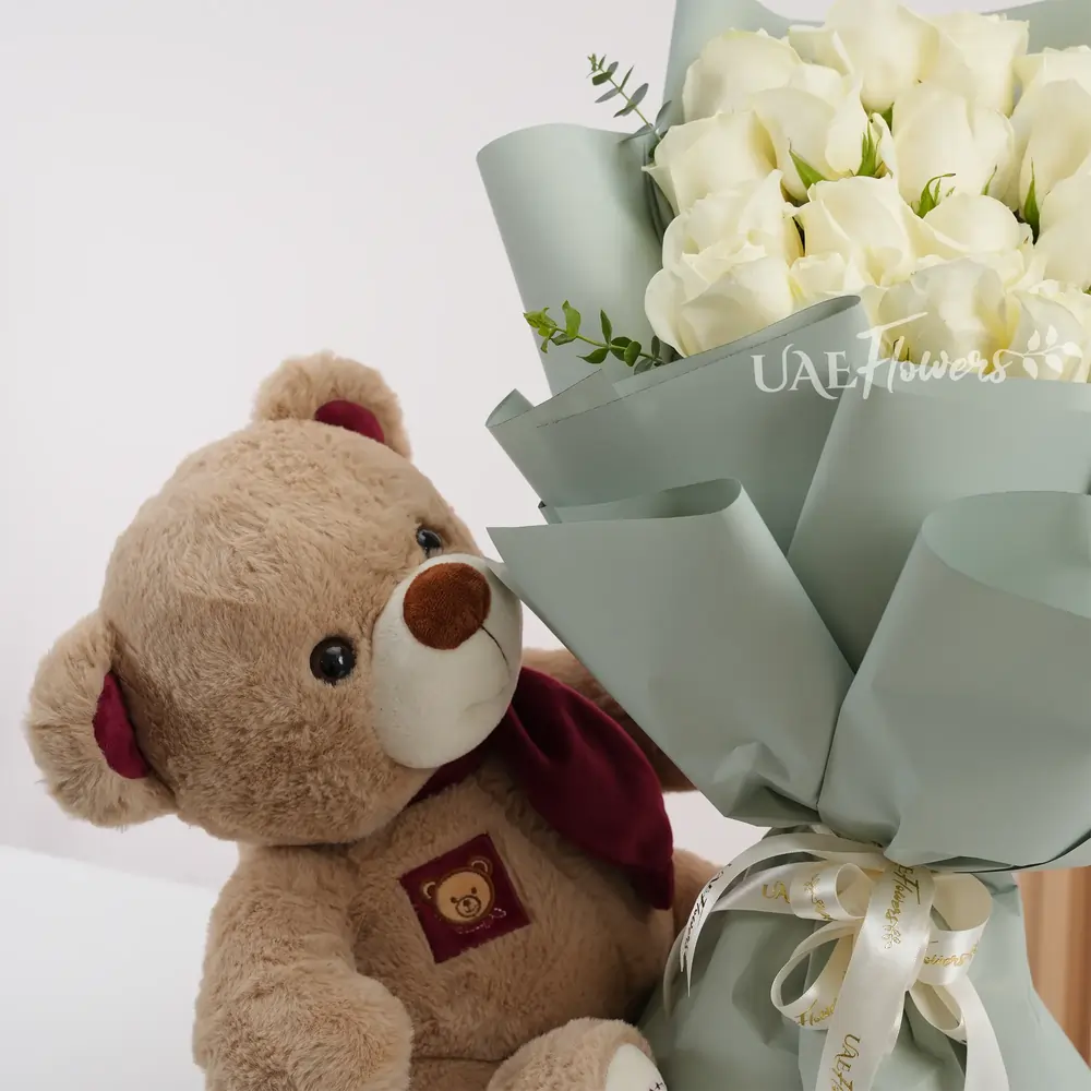 Bouquet of 20 white roses with small size brown teddy bear